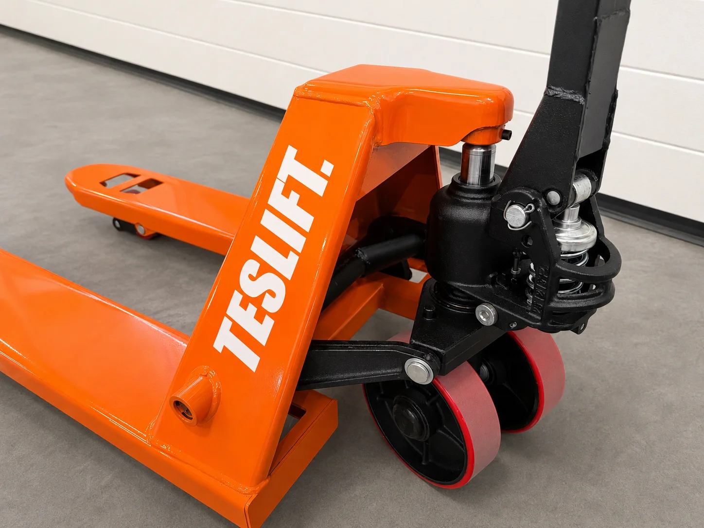 Teslift kratki ručni paletar 2000 kg – 550 × 800 mm – PU točkići